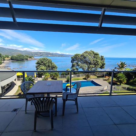 Te Kaha Beach Hotel Bagian luar foto