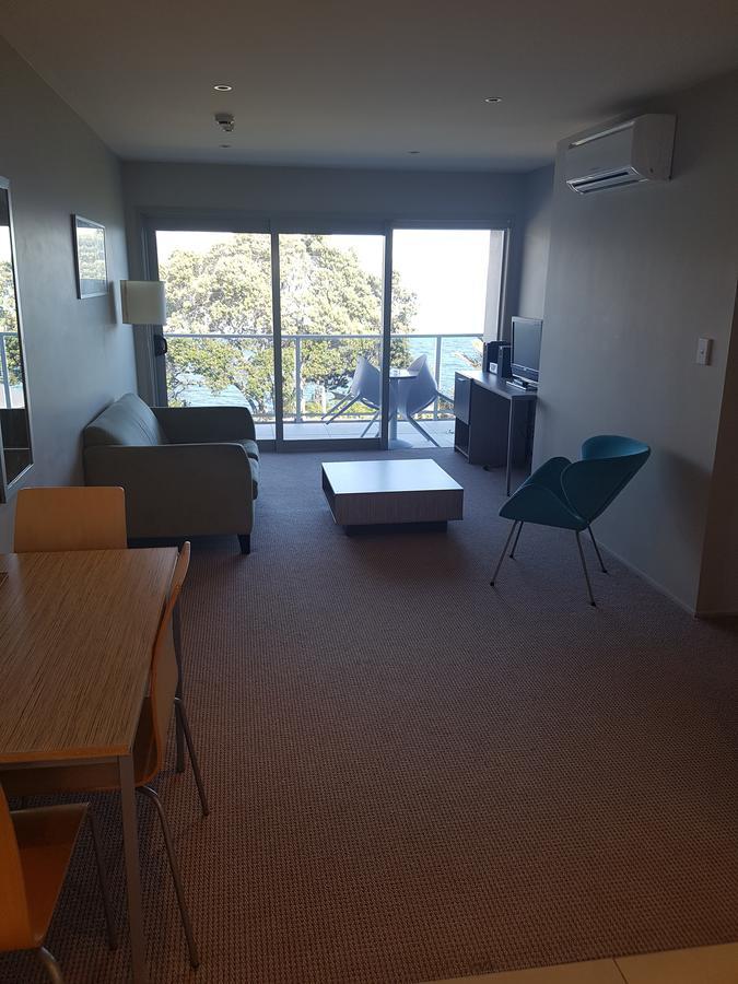 Te Kaha Beach Hotel Bagian luar foto