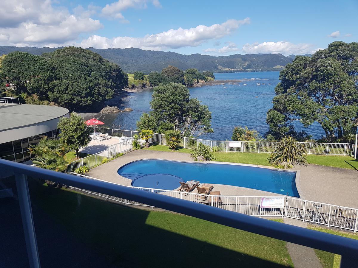Te Kaha Beach Hotel Bagian luar foto