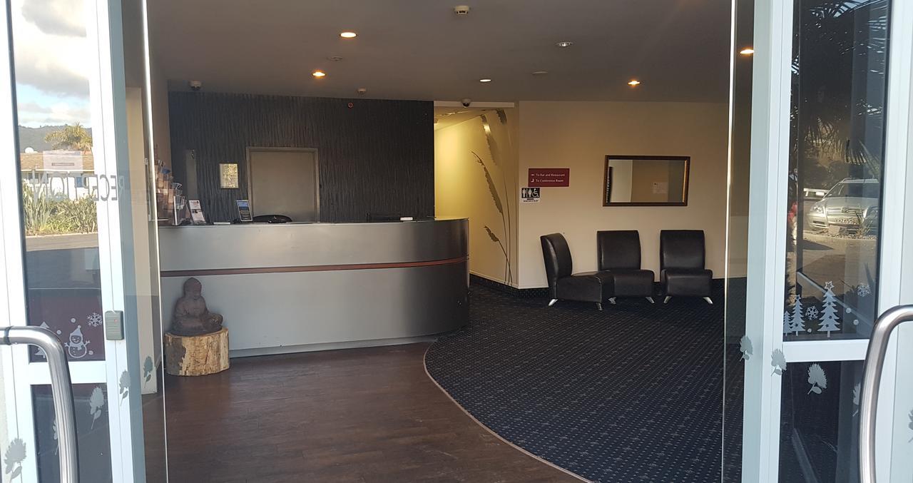 Te Kaha Beach Hotel Bagian luar foto