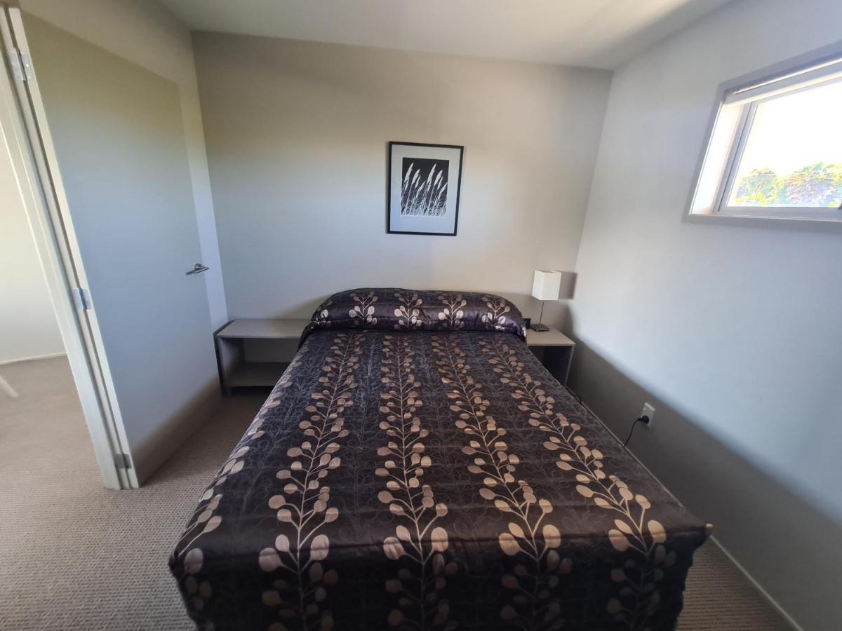 Te Kaha Beach Hotel Bagian luar foto