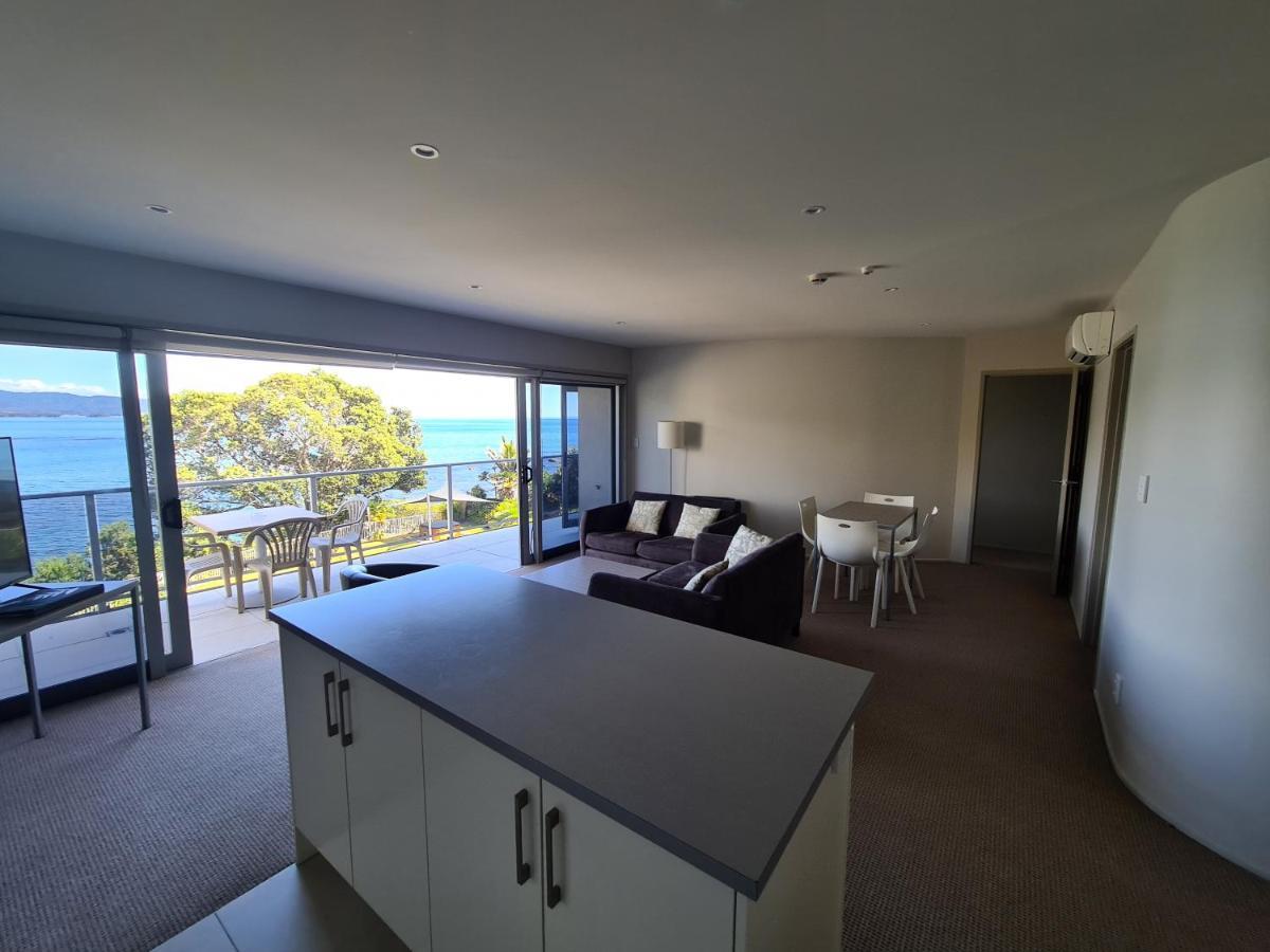 Te Kaha Beach Hotel Bagian luar foto