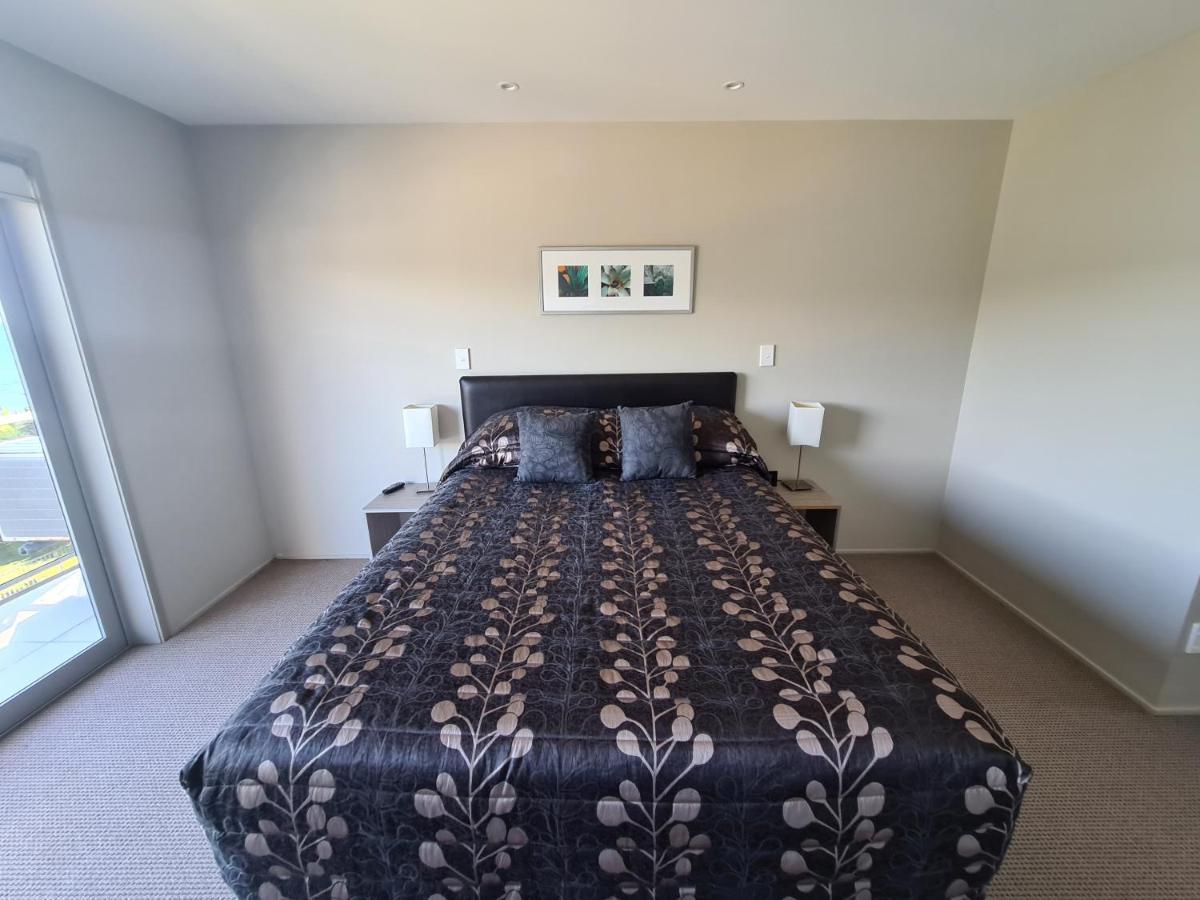 Te Kaha Beach Hotel Bagian luar foto