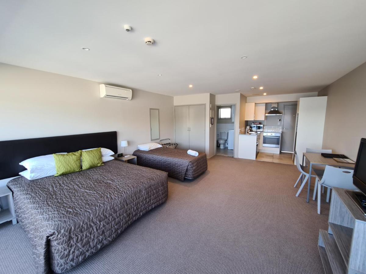 Te Kaha Beach Hotel Bagian luar foto