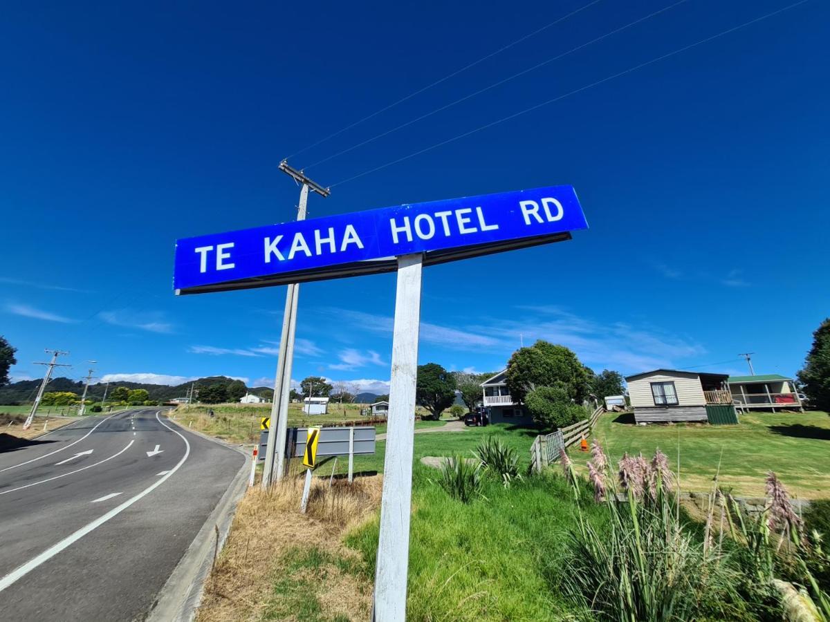 Te Kaha Beach Hotel Bagian luar foto